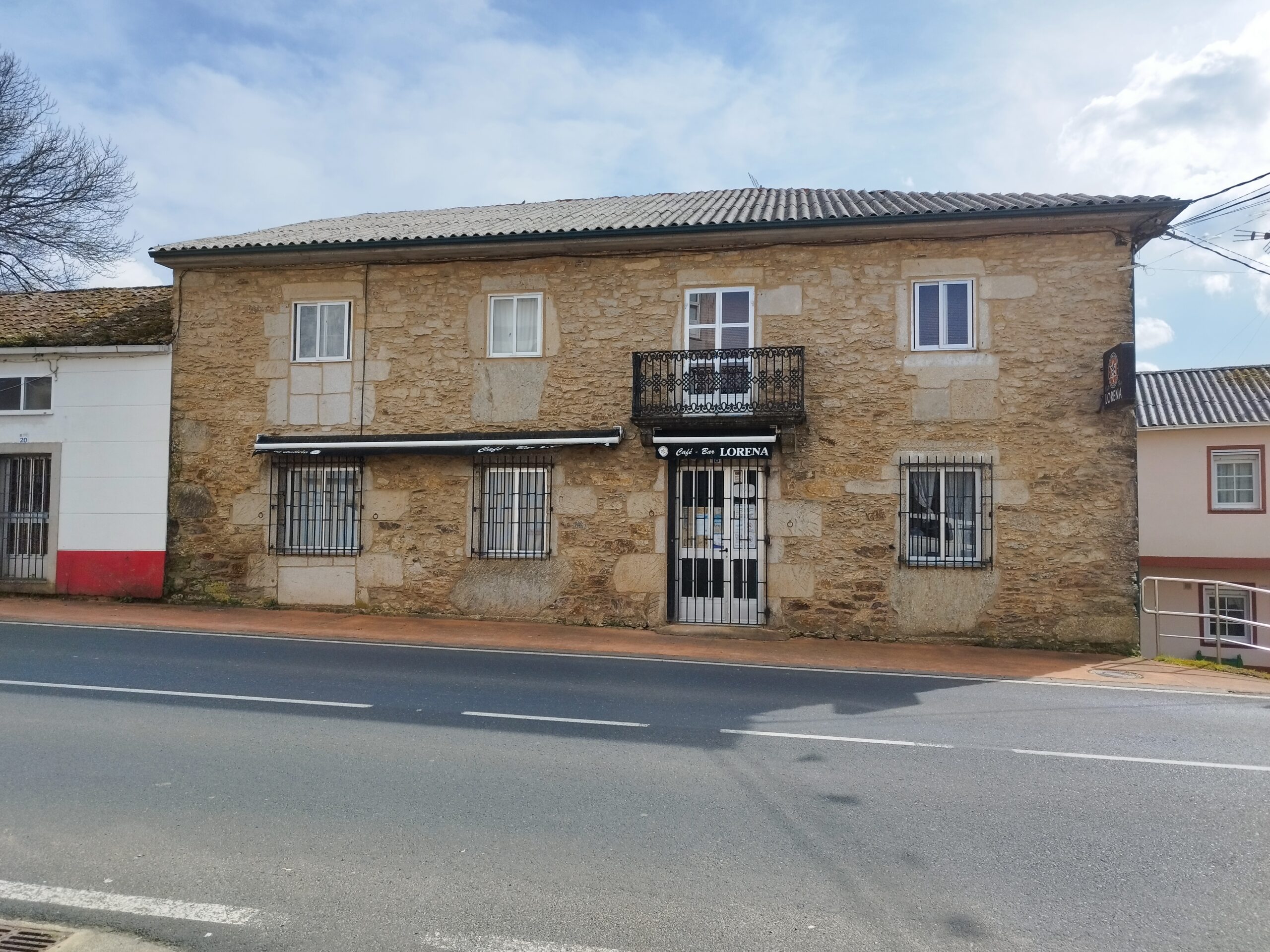 V294 – Se vende Negocio y Vivienda en Centro (Toques)