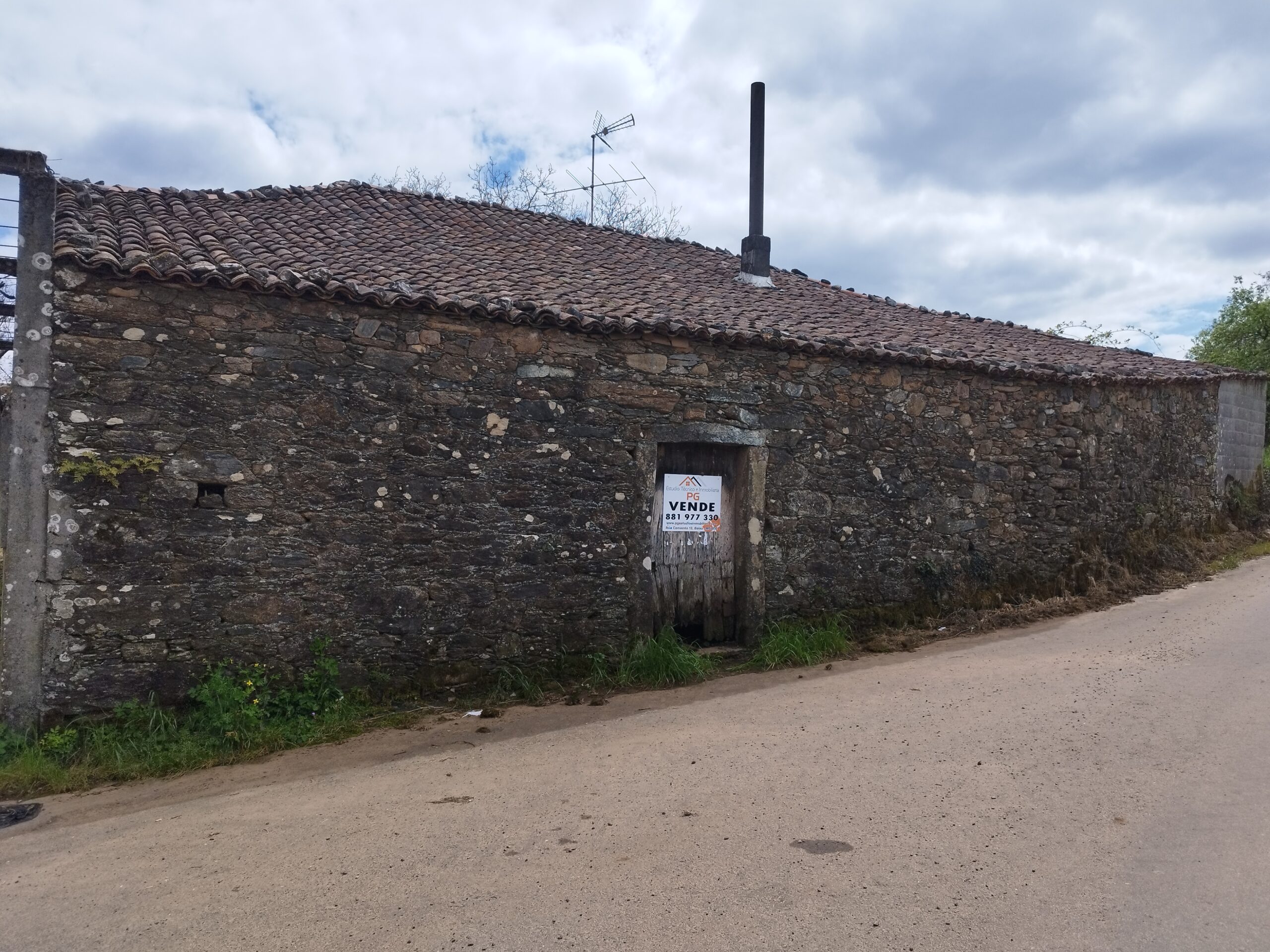 V300 – Se vende Casa en Belmil (Santiso)