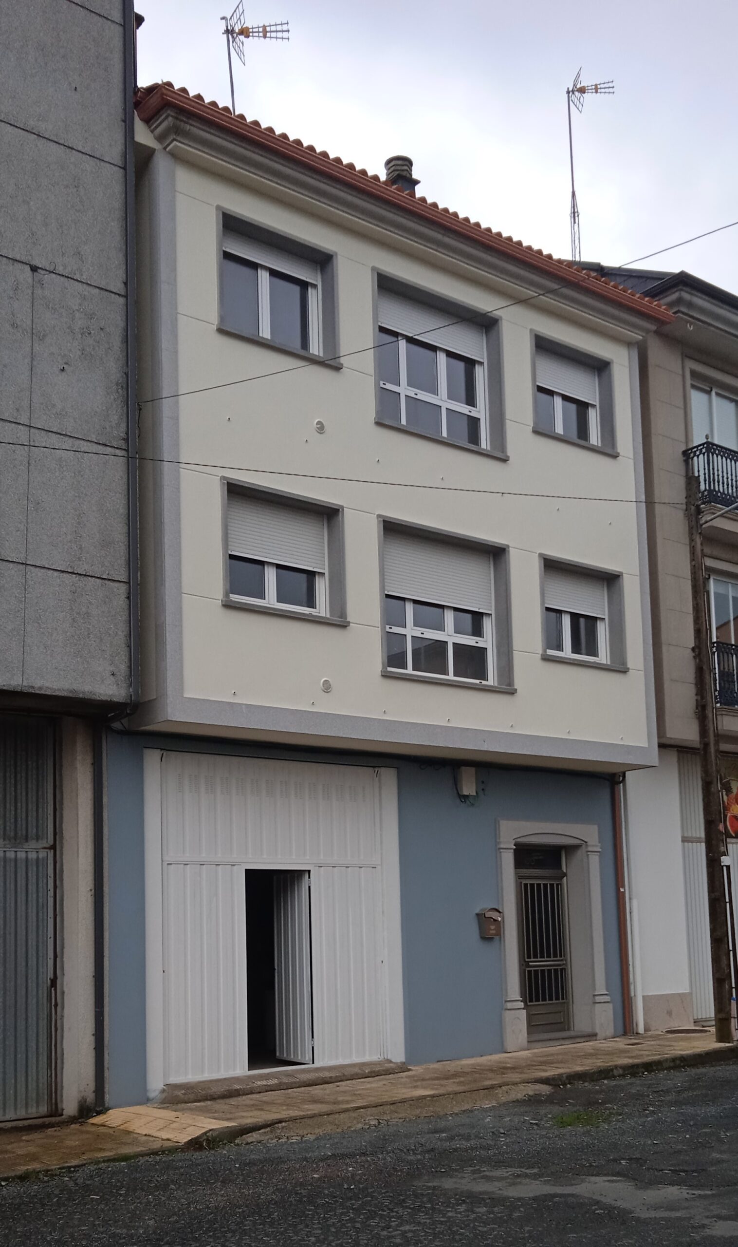 V292 – Se vende Edificio en Xoan XXIII (Melide)
