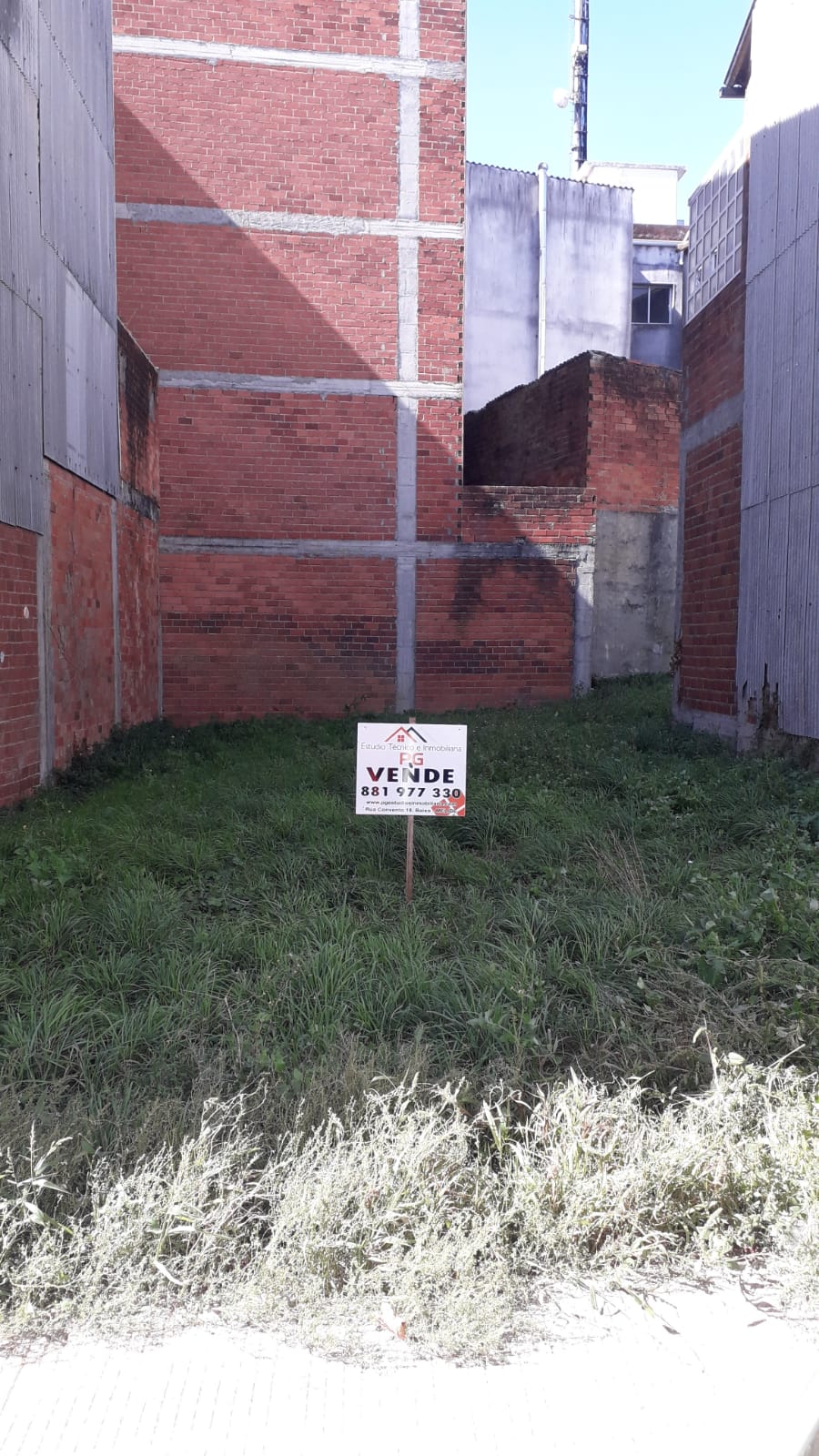 V121 – Se vende Solar en Calle Taboada Roca (Melide)