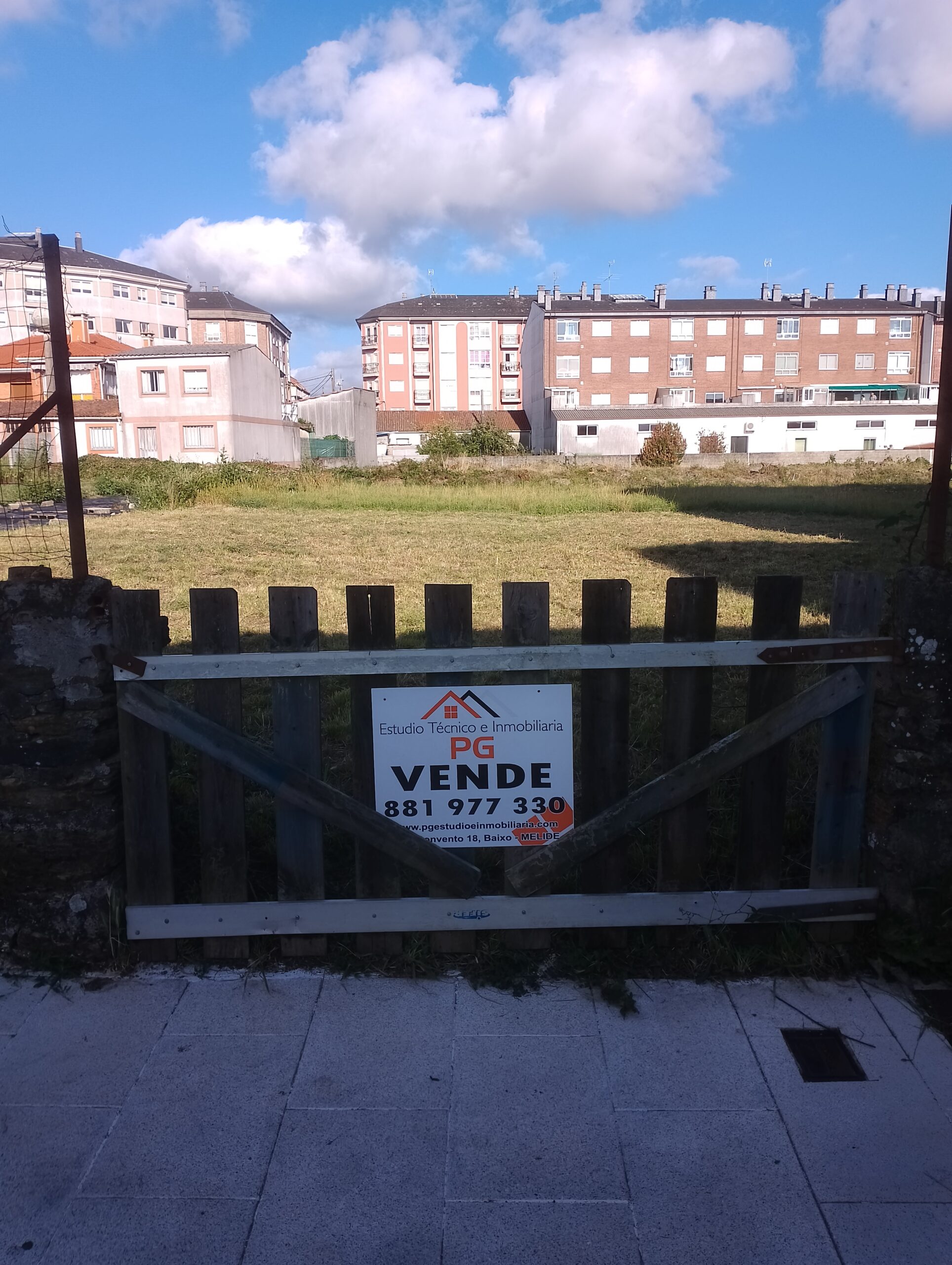 V226 – Se vende Solar en Camino Real (Melide)