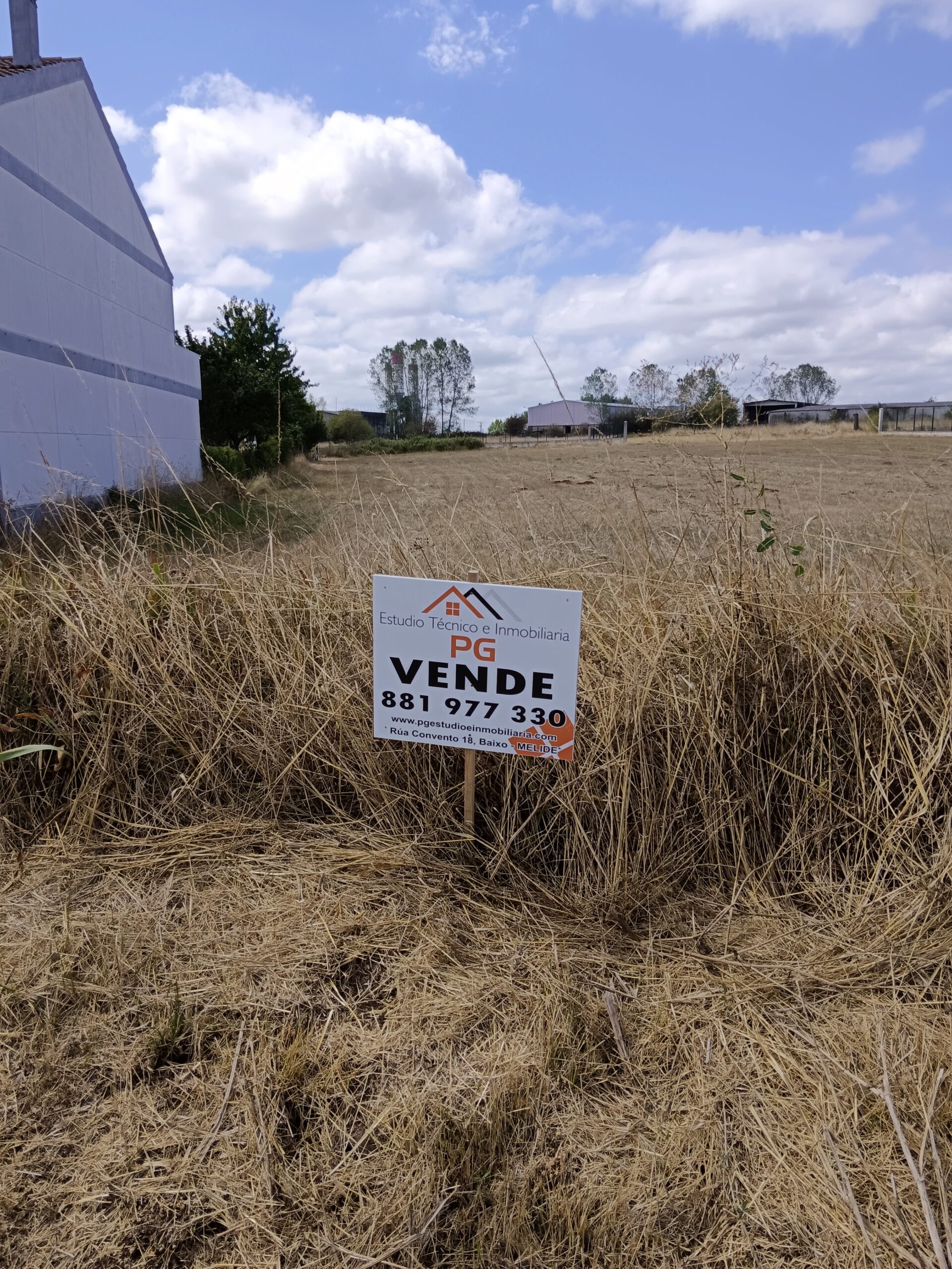 V319 – Se venden Fincas en la Carretera de Piñor (Melide)