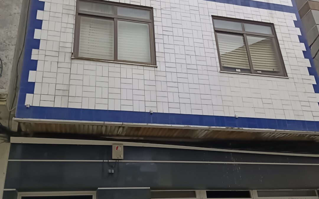 V332 – Se vende Edificio en Calle Rosaleda (Melide)