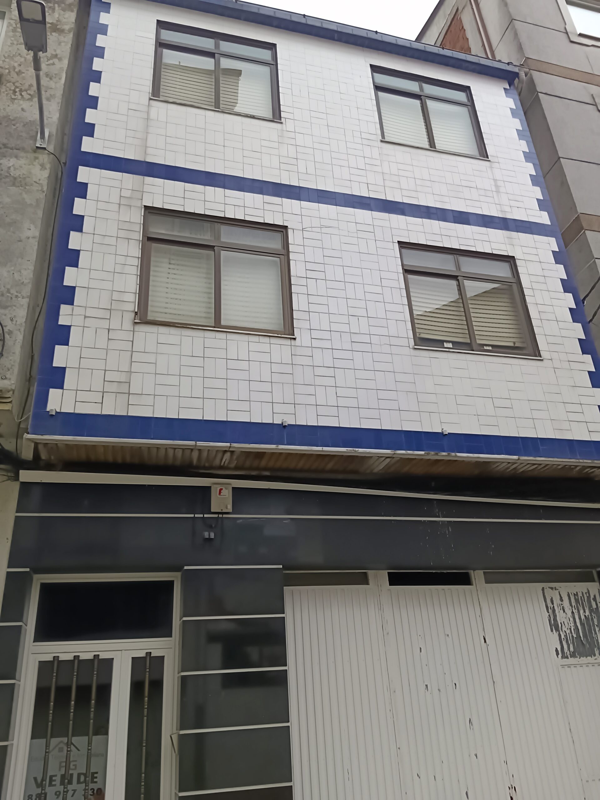 V332 – Se vende Edificio en Calle Rosaleda (Melide)